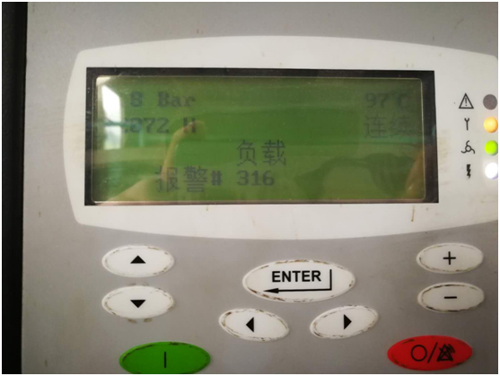 由于油品問題導(dǎo)致油氣分離器壓差高，空壓機(jī)潤滑油結(jié)膠，油濾堵塞，機(jī)器高溫報(bào)警(圖2)