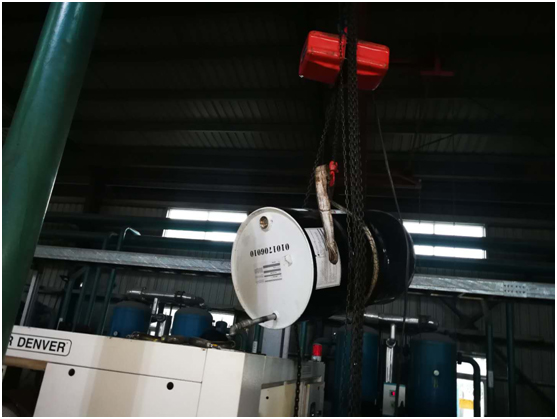 由于油品問題導(dǎo)致油氣分離器壓差高，空壓機(jī)潤滑油結(jié)膠，油濾堵塞，機(jī)器高溫報(bào)警(圖4)